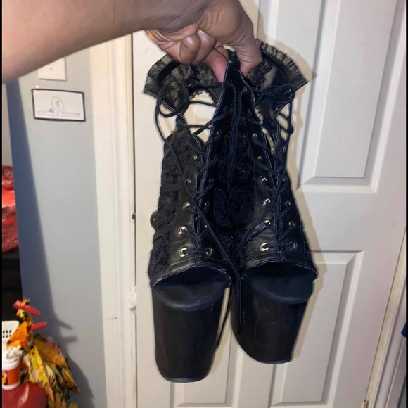 Lace pleasers - Picture 2 of 4